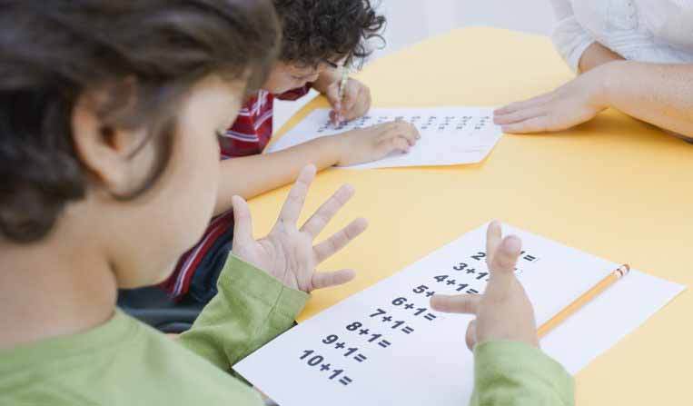 Cách dạy trẻ lớp 1 tính nhẩm với Finger Math