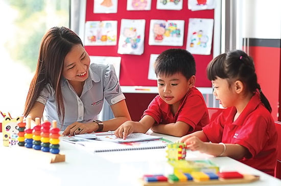 Bé học toán lớp 3