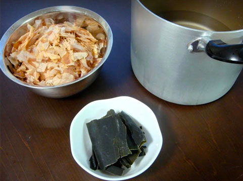 5.1 Cách làm nước dashi với rong biển kombu và cá ngừ bào khô